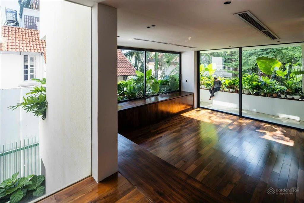 Bán gấp biệt thự 295m2, 110 tỷ ở nguyễn văn hưởng, p. thảo điền, q2, tp.hcm hot!