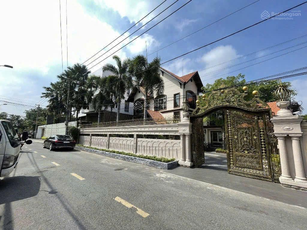 Bán biệt thự 670m2 tại nguyễn văn hưởng, thảo điền, q2, giá siêu hời chỉ với 245 tỷ