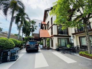 Bán biệt thự 670m2 tại nguyễn văn hưởng, thảo điền, q2, giá siêu hời chỉ với 245 tỷ