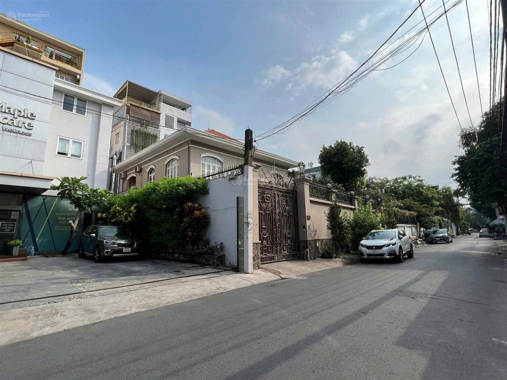 Bán biệt thự mặt tiền thảo điền, dt 28x68m, kc hầm + 3 tầng, hồ bơi, giá 133tr/m2