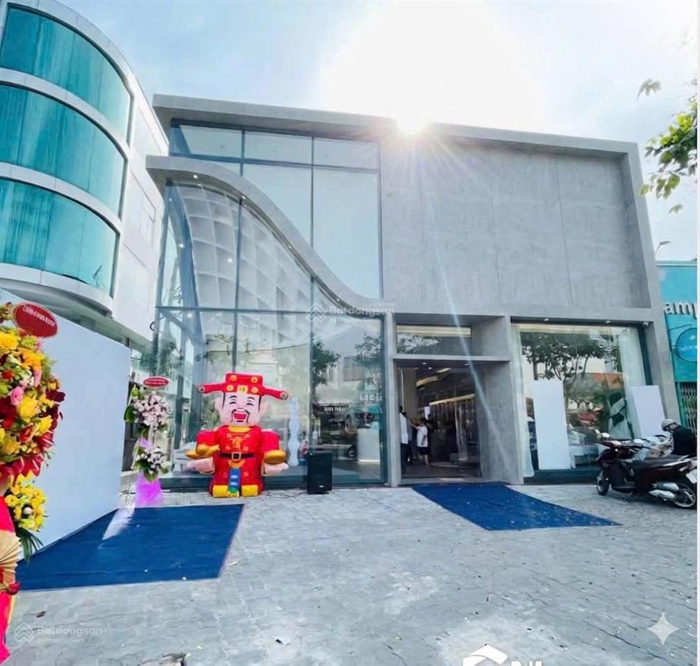 Bán mặt tiền trần não ngang lớn 13x56m, kc 2 tầng, hđt 250tr, giá 650tr/ m2