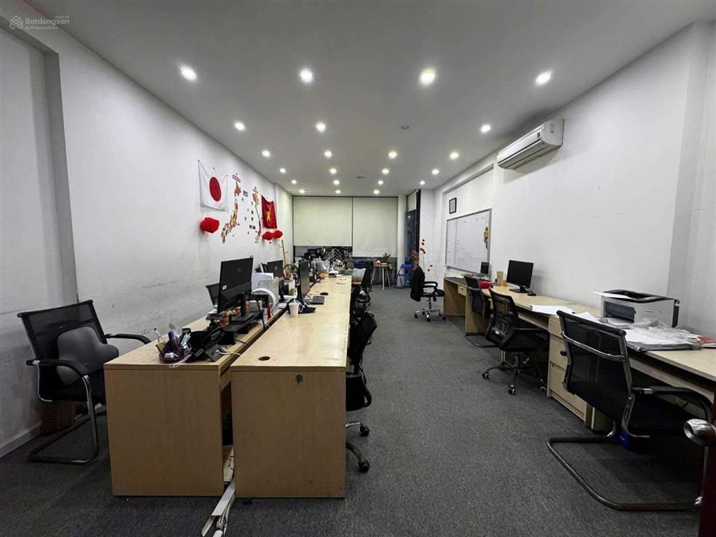 Bán tòa nhà làm văn phòng khu sân bay mặt tiền sầm sơn, dt 5x24m, hầm 4 tầng, giá chỉ 25 tỷ
