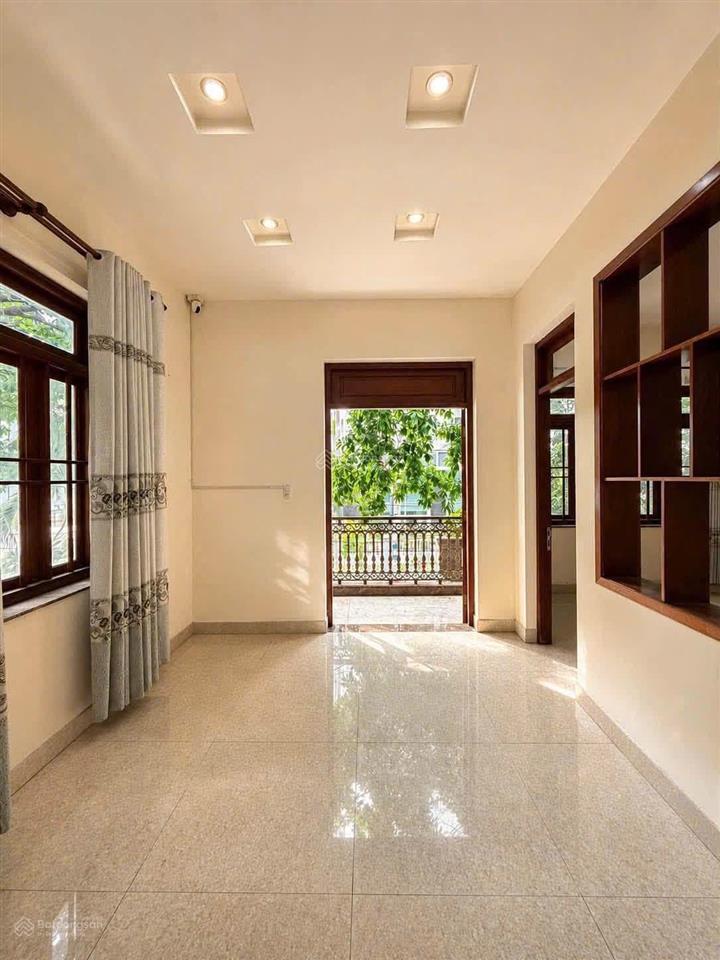 Biệt thự khu him lam, dt 10x20m, hầm 4 tầng, hđt 120tr, giá 70 tỷ còn thương lượng
