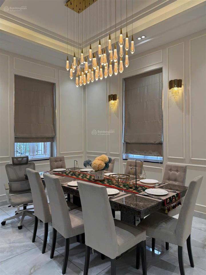 Biệt thự view sông khu compound 153 nguyễn văn hưởng, dt 420m2, hầm 3 tầng, hđt 7500$, giá 135 tỷ