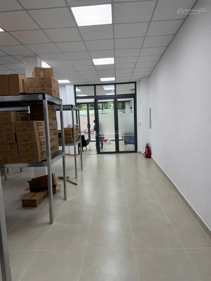 Giảm 10 tỷ! căn mặt tiền sát quận 1, dt 6,4x28m, 2 tầng, hđt 80tr, giá 31 tỷ thương lượng