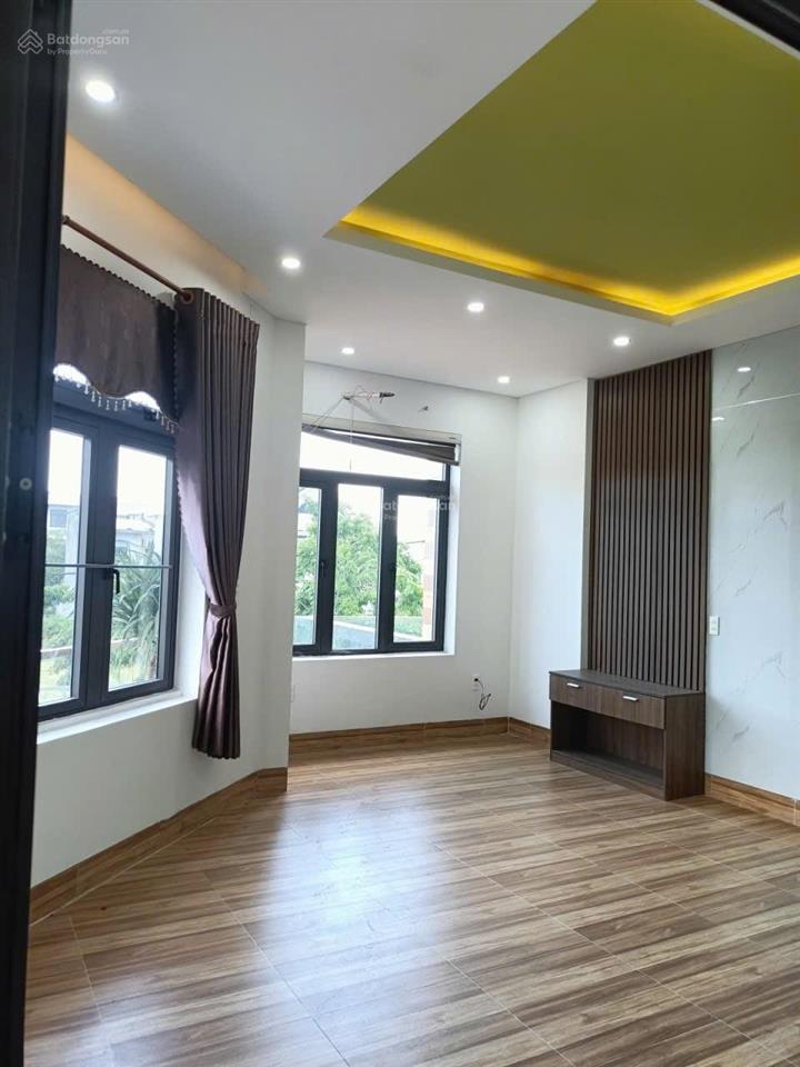 Mình chính chủ cần bán nhà 3 tầng kiên cố, góc 2 mặt thoáng mát thôn la bông xã hòa tiến