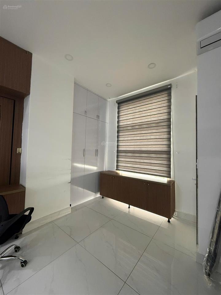 Cho thuê gấp văn phòng 50m2 13.000.000/tháng toà nhà sunrise city north. xem  0937 781 ***