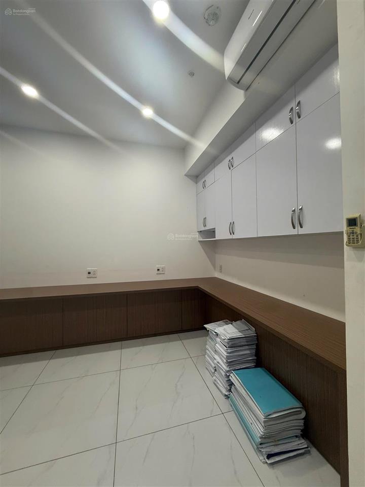 Cho thuê gấp văn phòng 50m2 13.000.000/tháng toà nhà sunrise city north. xem  0937 781 ***