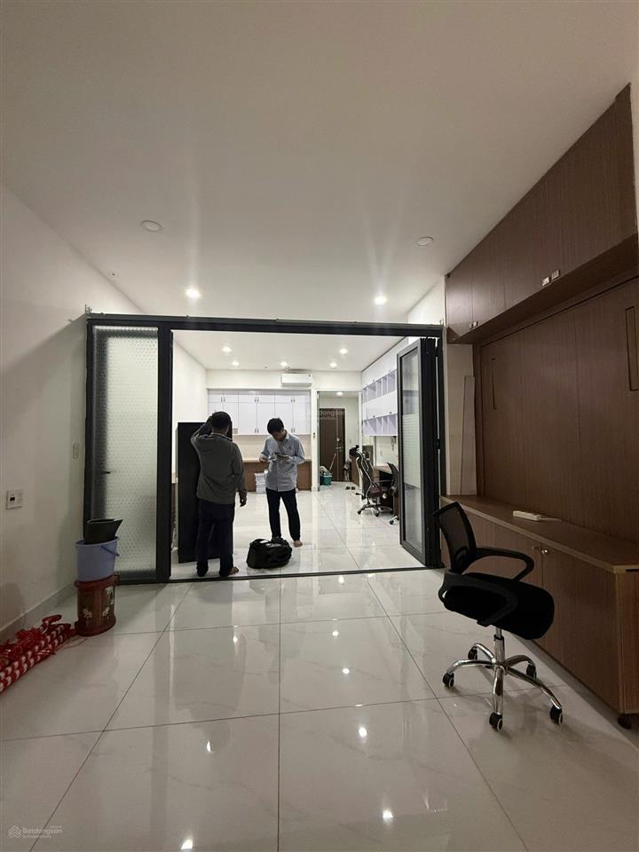 Cho thuê gấp văn phòng 50m2 13.000.000/tháng toà nhà sunrise city north. xem  0937 781 ***