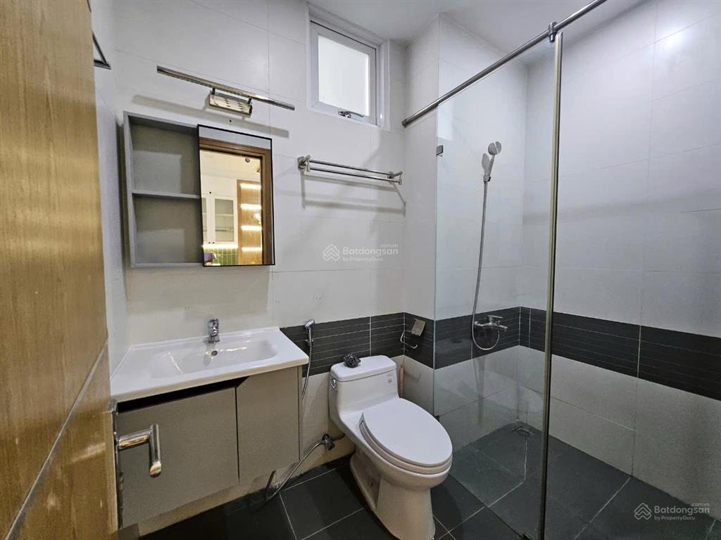 Bán gấp nhà 2pn 1wc sổ sẵn giá 4.5 tỷ thương lượng.  0937 781 ***
