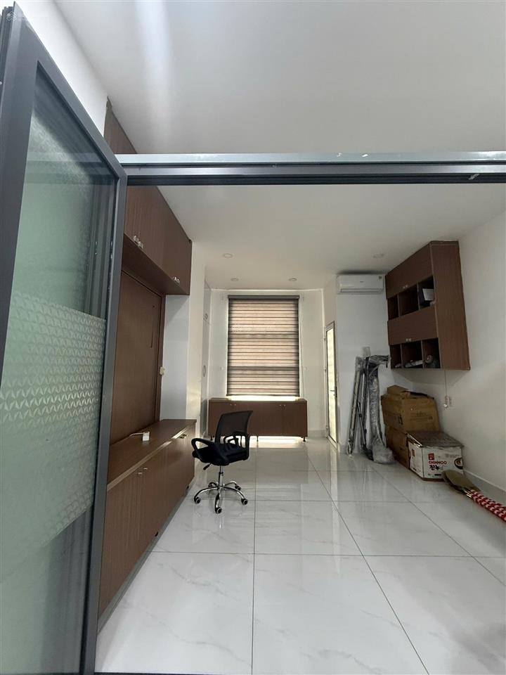Cho thuê căn 50m2 nội thất văn phòng 14tr/tháng  0937 781 ***