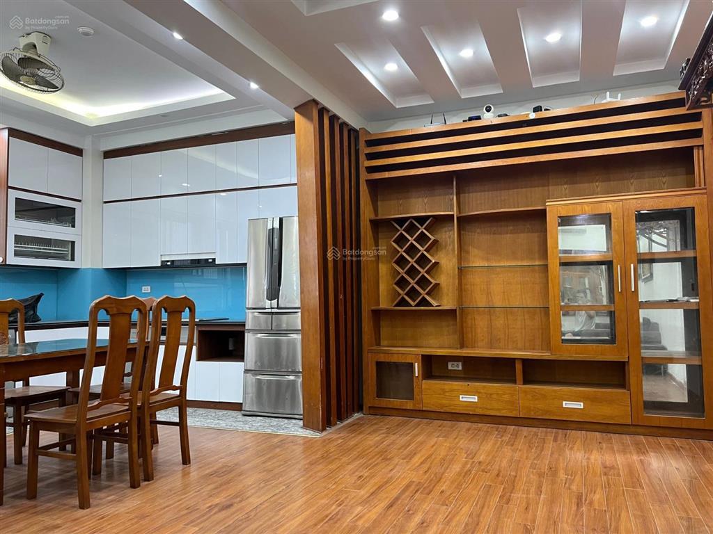 Cho thuê căn hộ 3pn, 2wc, 117m2, full nội thất tại sunrise building 3, thoáng mát tiện đi lại