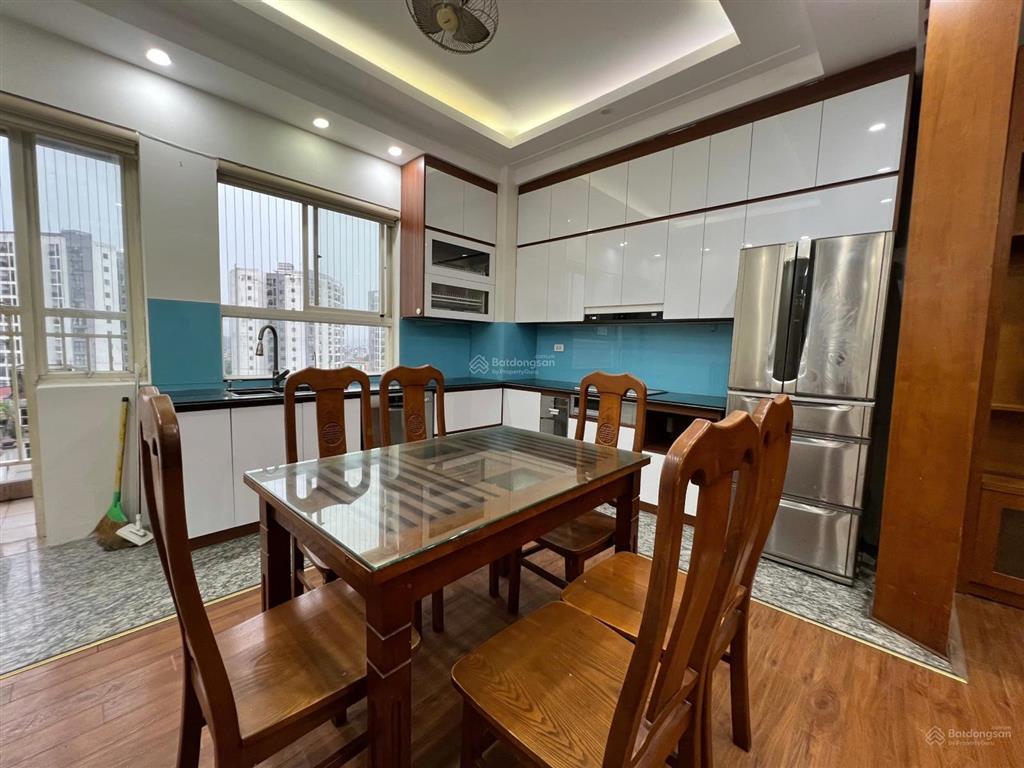 Cho thuê căn hộ 3pn, 2wc, 117m2, full nội thất tại sunrise building 3, thoáng mát tiện đi lại