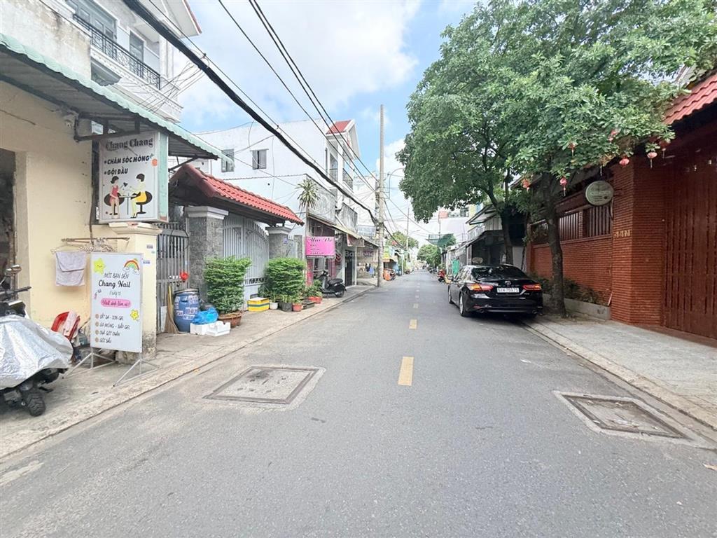 Bán dãy phòng trọ mặt tiền đường
hiệp thành 05,q12 229m2, ngang 5.2m,12 phòng trọ, tn 25tr/th9ty5