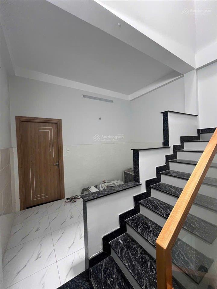Ngay khu vip ttq9  bán nhà mới đẹp  lê văn việt  3tầng  69m2(4m x 17,2m)  hxh 5m  giá 6.18tỷ