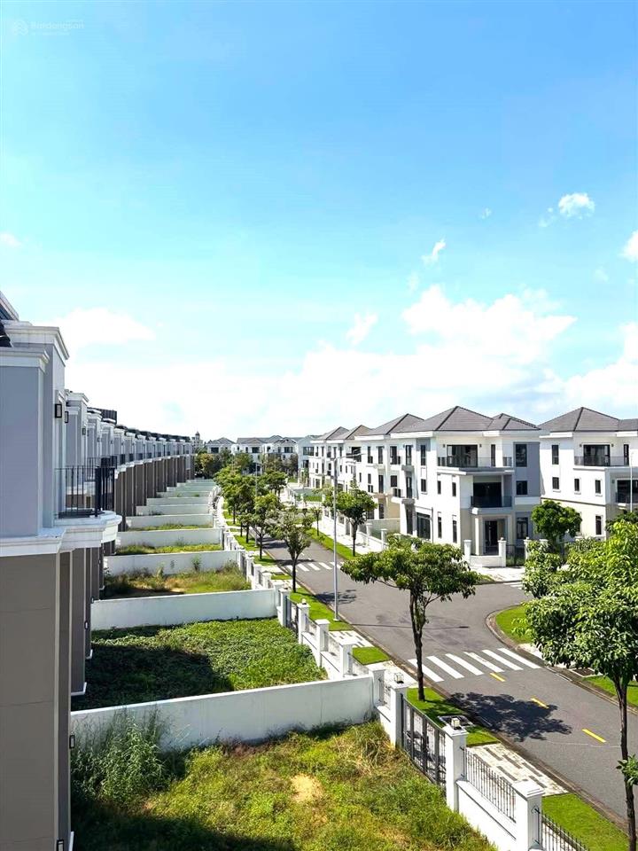 Hot! chính chủ gửi bán biệt thự đơn lập mặt tiền đường 45m aqua city