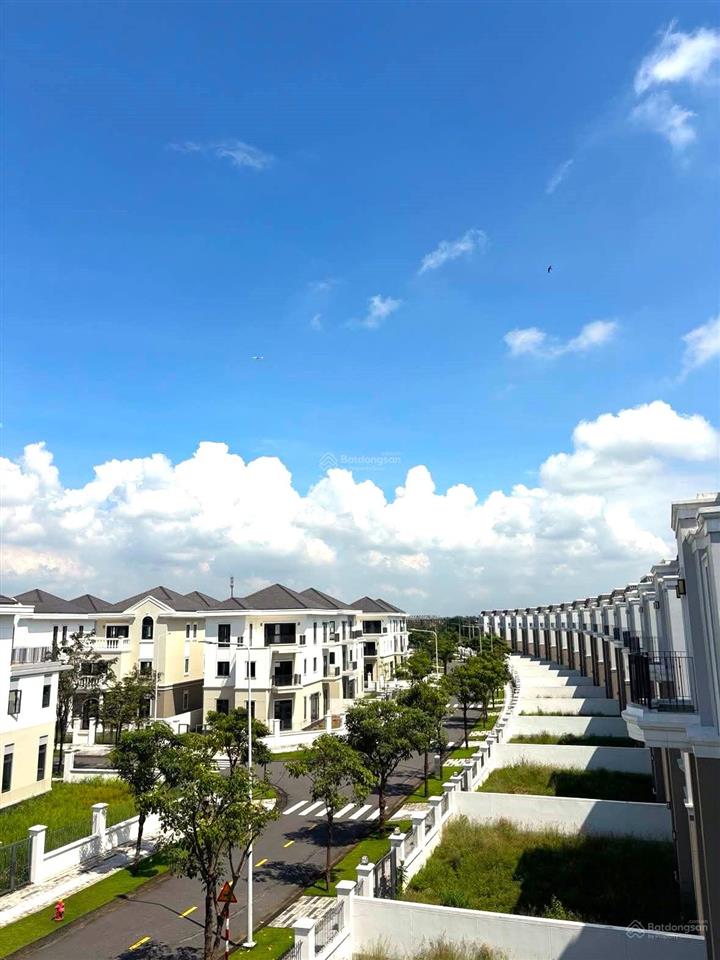 Hot! chính chủ gửi bán biệt thự đơn lập mặt tiền đường 45m aqua city