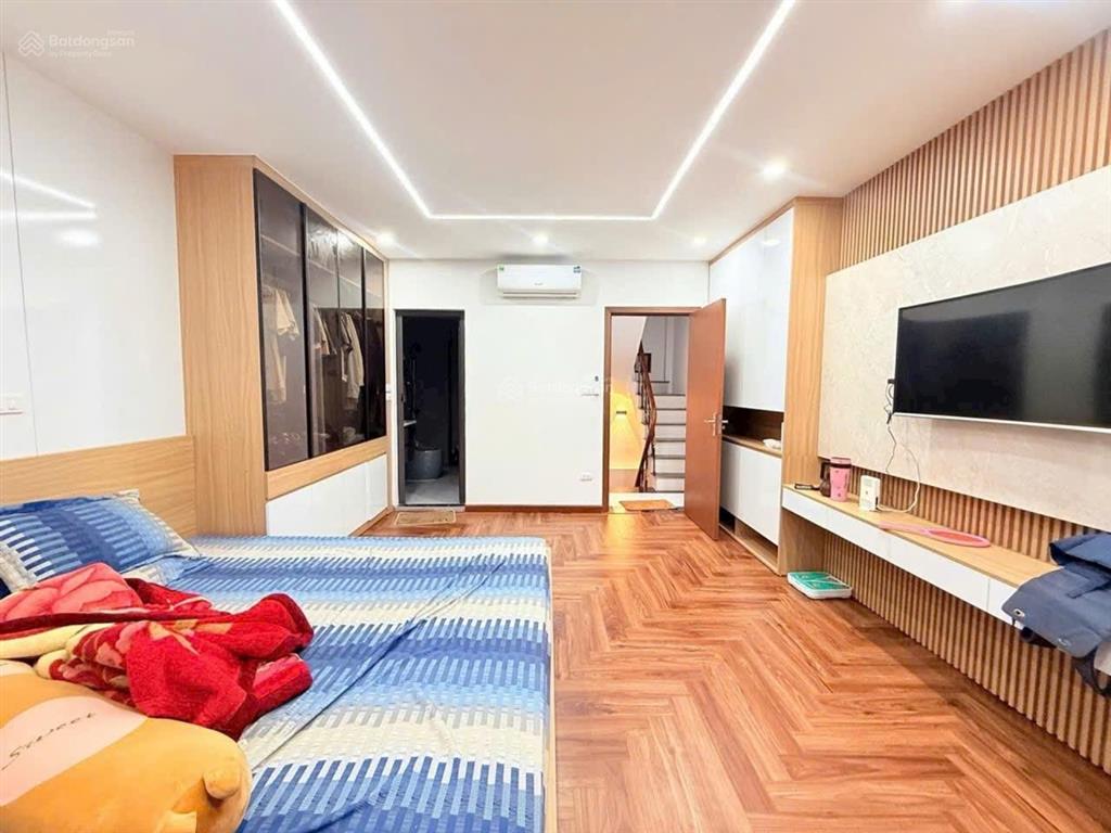Bán nhà riêng tại hạ yên quyết, 19 tỷ, 60m2, chính chủ view đẹp, 6pn, 7wc