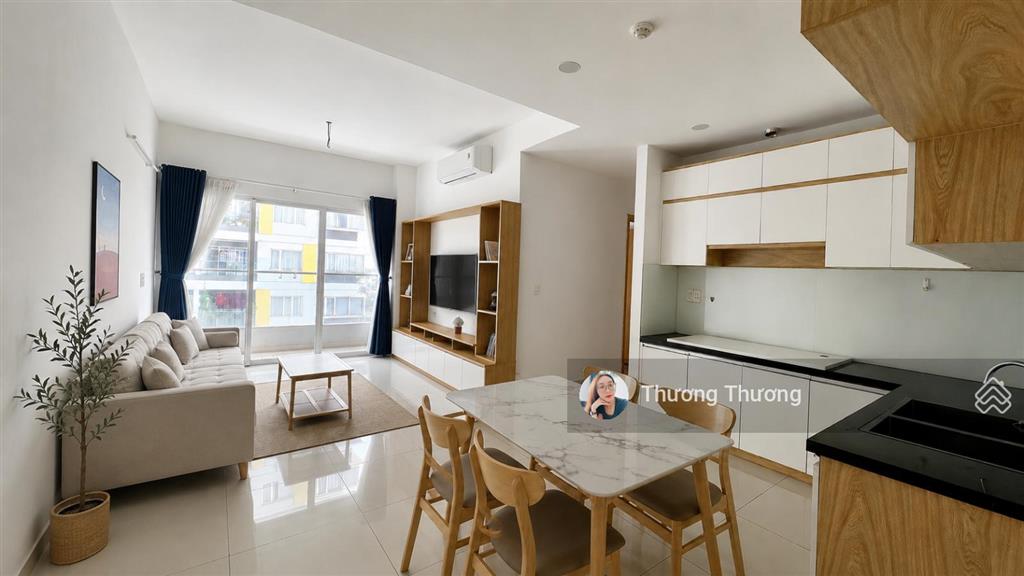 Charmington  cho thuê 2 phòng ngủ full nội thất căn góc 18tr5, thương lượng