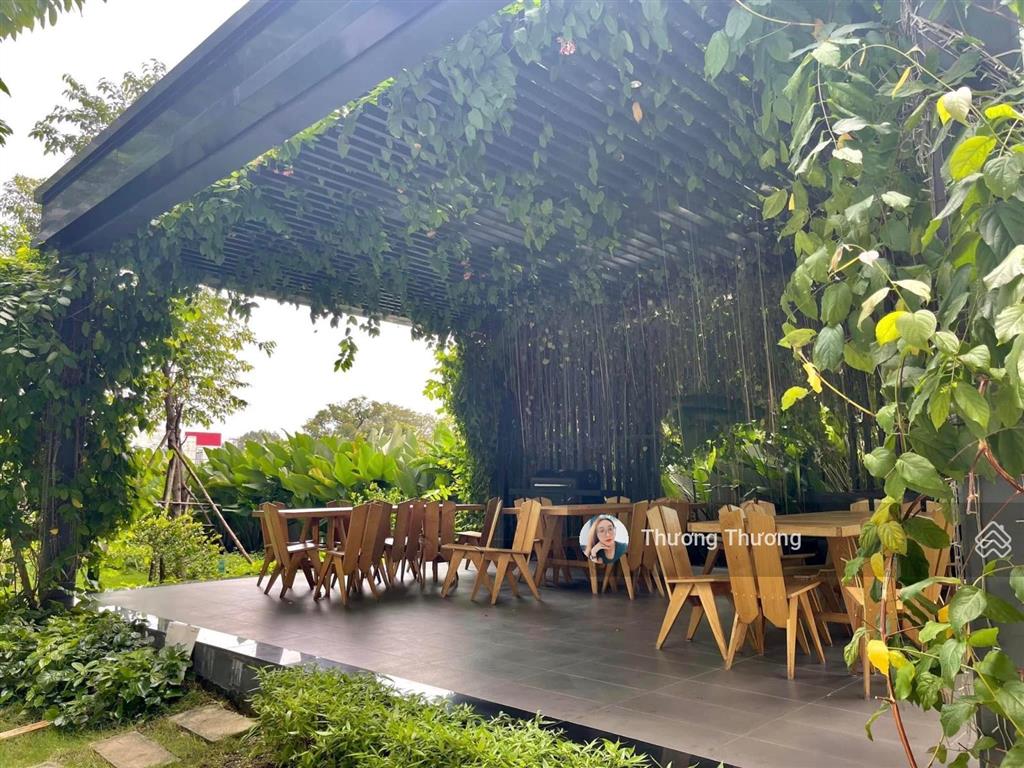 Kingdom 101  bán nhanh căn góc 78m2 2 phòng ngủ sẵn sổ hồng, giá 8,1 tỷ bao thuế phí