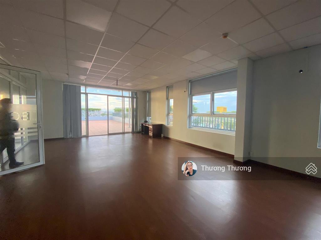 Penthouse charmington la pointe làm văn phòng  dt 133m2