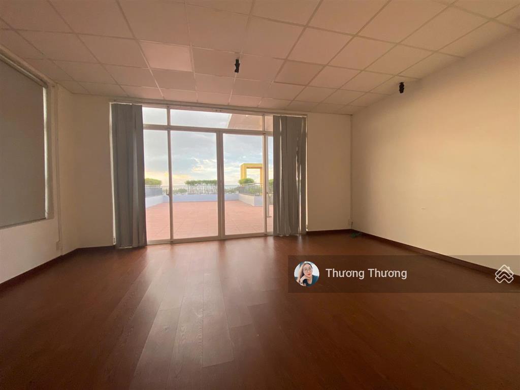 Penthouse charmington la pointe làm văn phòng  dt 133m2