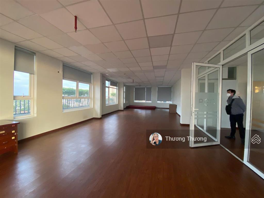 Penthouse charmington la pointe làm văn phòng  dt 133m2