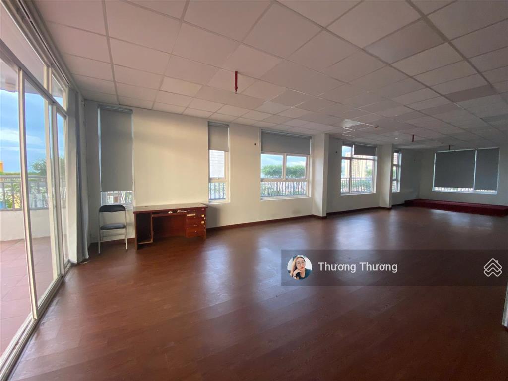 Penthouse charmington la pointe làm văn phòng  dt 133m2