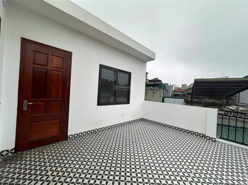 45m2, 5 tầng, hơn 5m mặt tiền, nhà mới, 20m ra đường ô tô dừng đỗ.