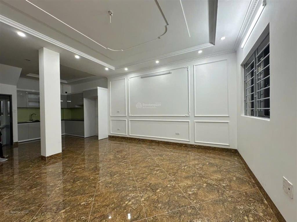 45m2, 5 tầng, hơn 5m mặt tiền, nhà mới, 20m ra đường ô tô dừng đỗ.