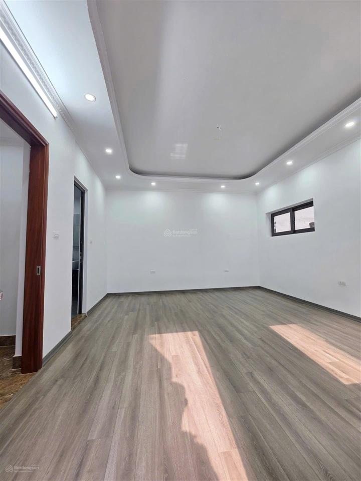 45m2, 5 tầng, hơn 5m mặt tiền, nhà mới, 20m ra đường ô tô dừng đỗ.