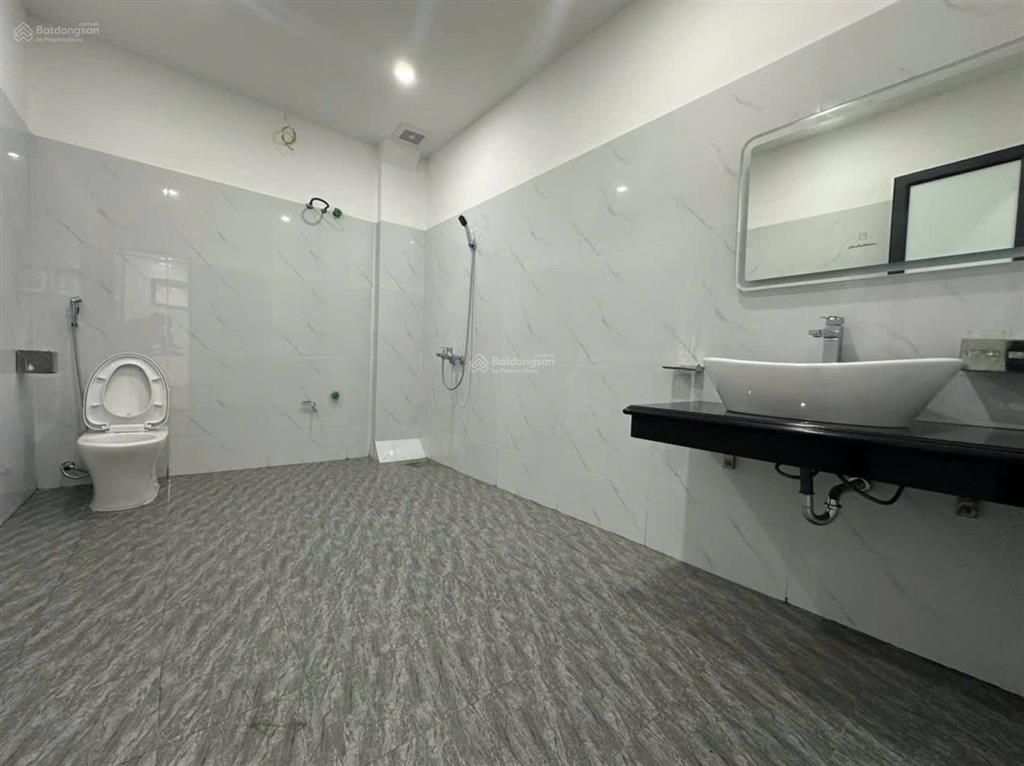 45m2, 5 tầng, hơn 5m mặt tiền, nhà mới, 20m ra đường ô tô dừng đỗ.