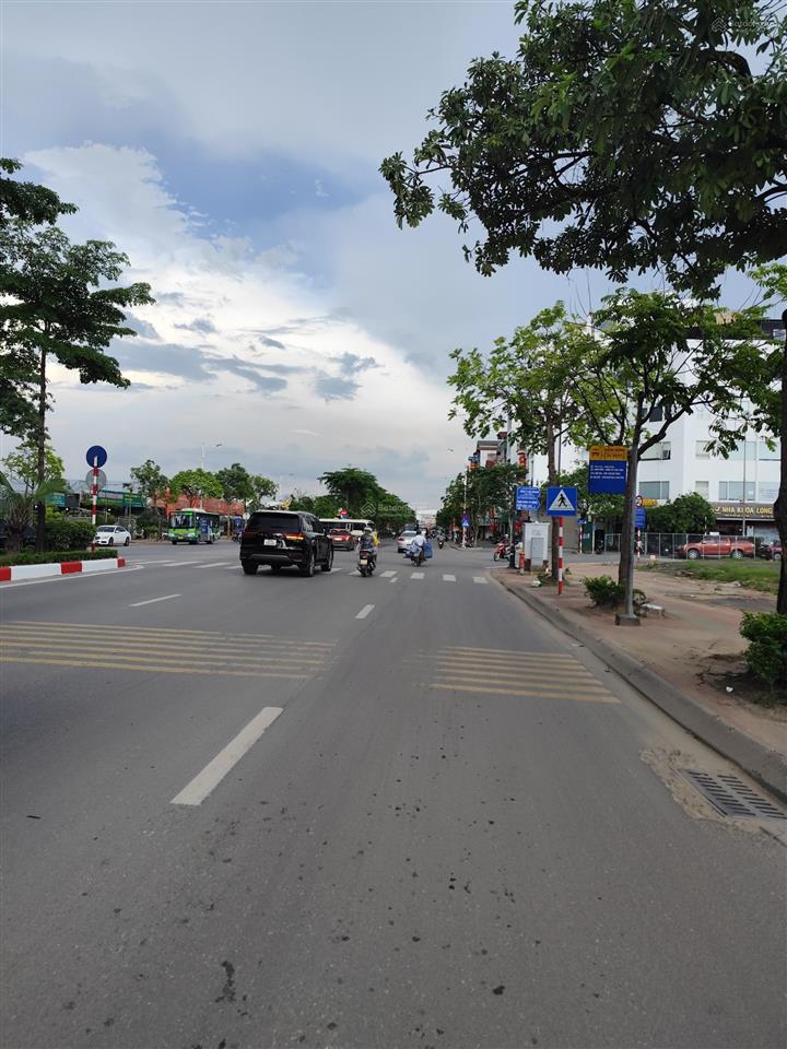 Bán nhà mặt phố cổ linh 85m² , mt 4,4m nhà 6 tầng thang máy giá 42 tỷ có tl .