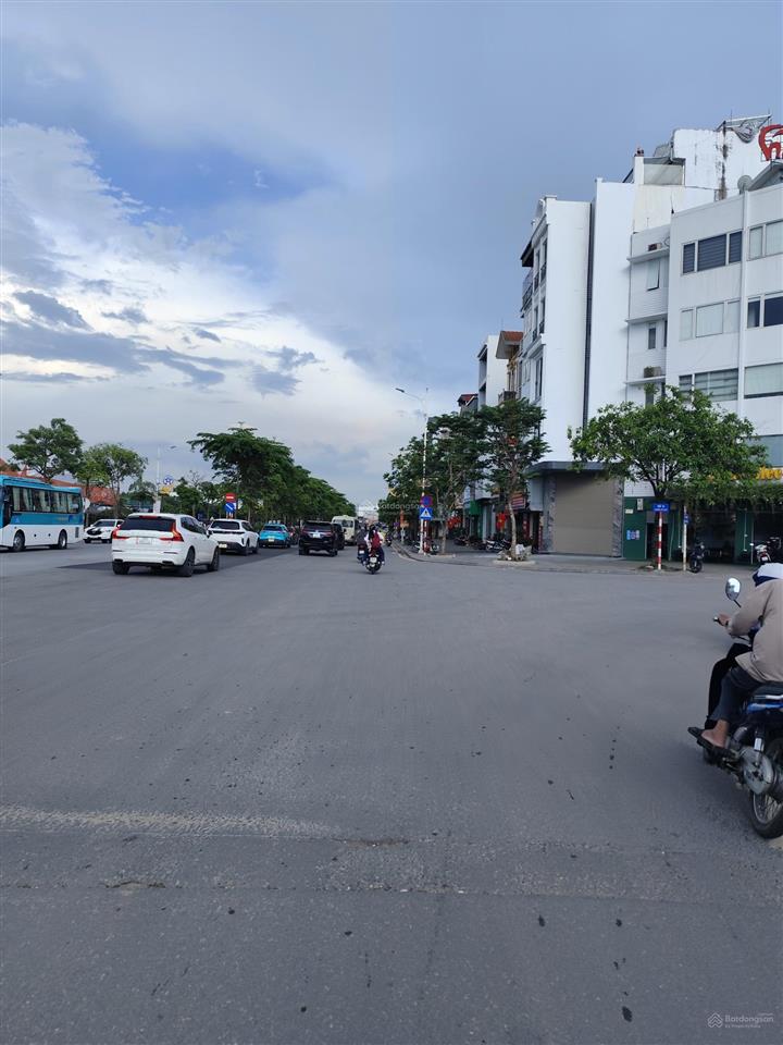 Bán nhà mặt phố cổ linh 85m² , mt 4,4m nhà 6 tầng thang máy giá 42 tỷ có tl .