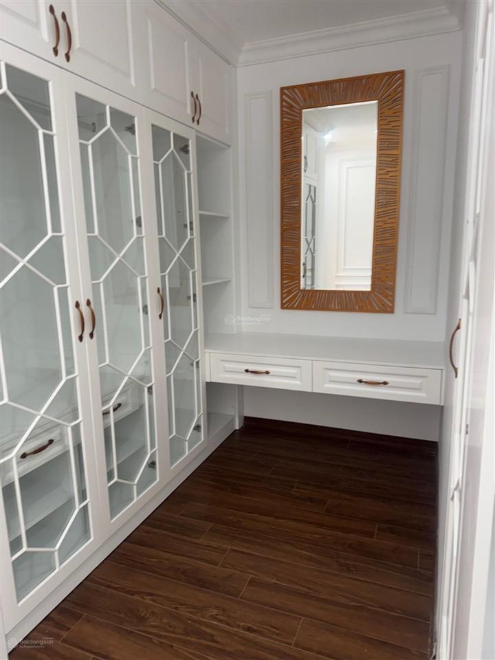 Phố hoa lâm 65m2 nhà mới xây 6 tầng thang máy ô tô đõ cửa