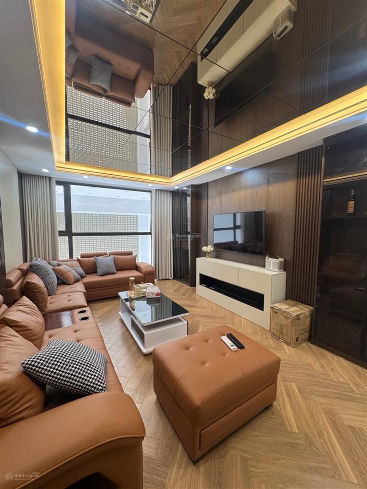 Phố hoa lâm 65m2 nhà mới xây 6 tầng thang máy ô tô đõ cửa