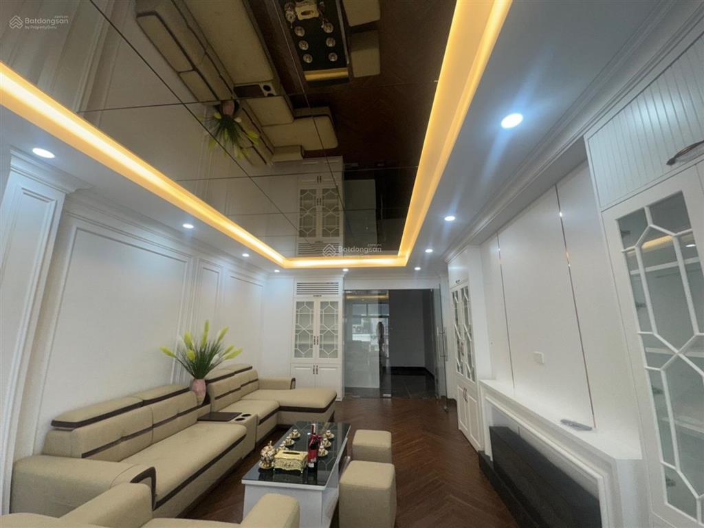 Phố hoa lâm 65m2 nhà mới xây 6 tầng thang máy ô tô đõ cửa