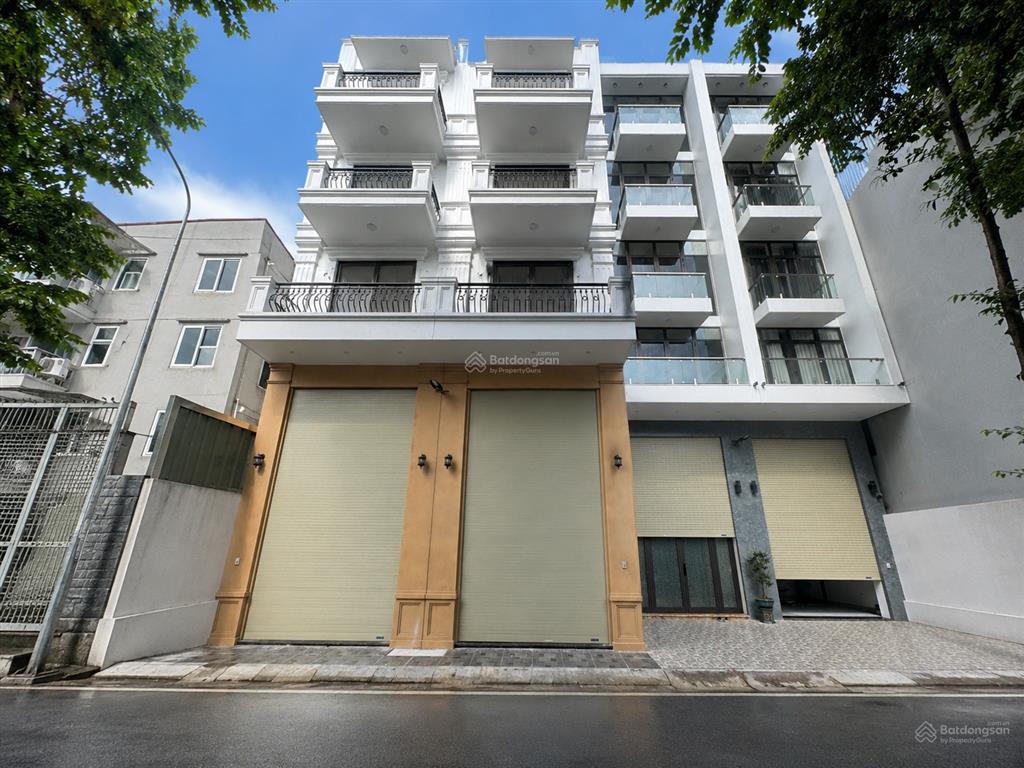 Phố hoa lâm 65m2 nhà mới xây 6 tầng thang máy ô tô đõ cửa