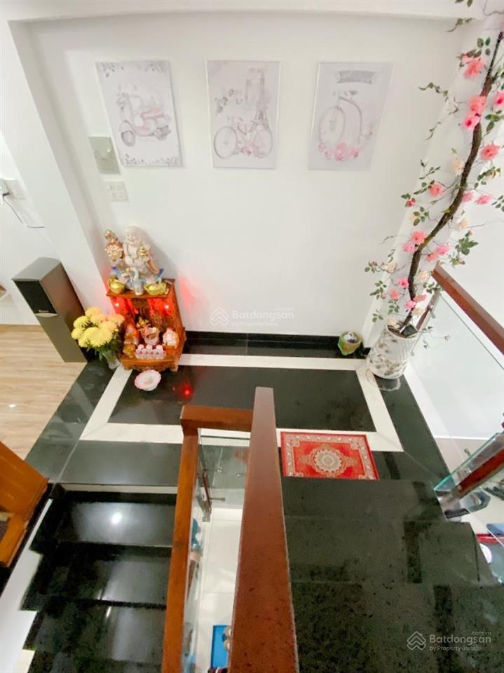 Cần bán nhà ngay phạm văn bạch  tân bình, cách mặt tiền vài bước chân