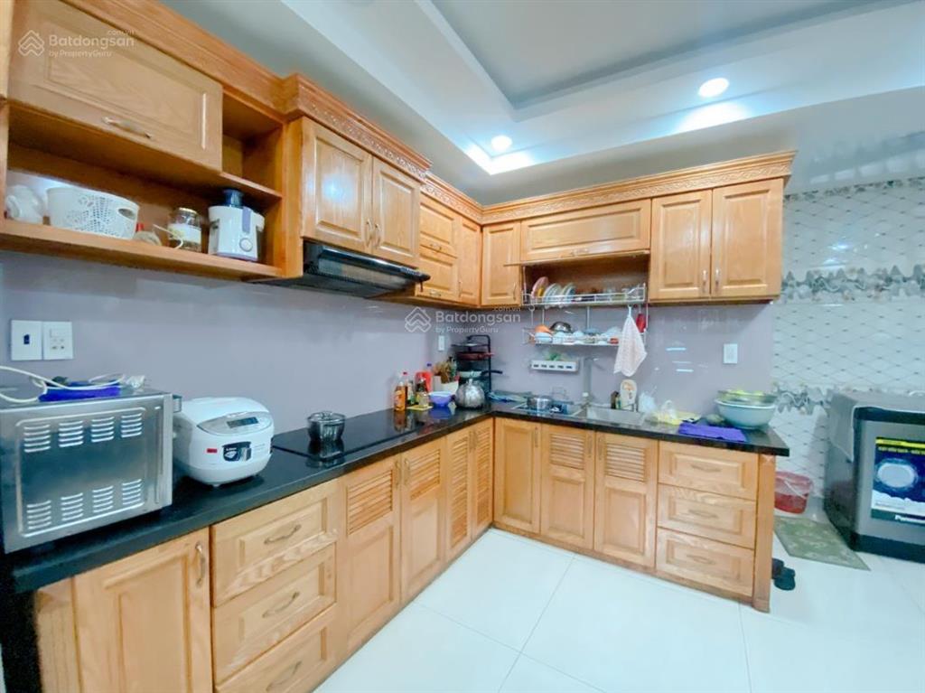 Cần bán nhà ngay phạm văn bạch  tân bình, cách mặt tiền vài bước chân