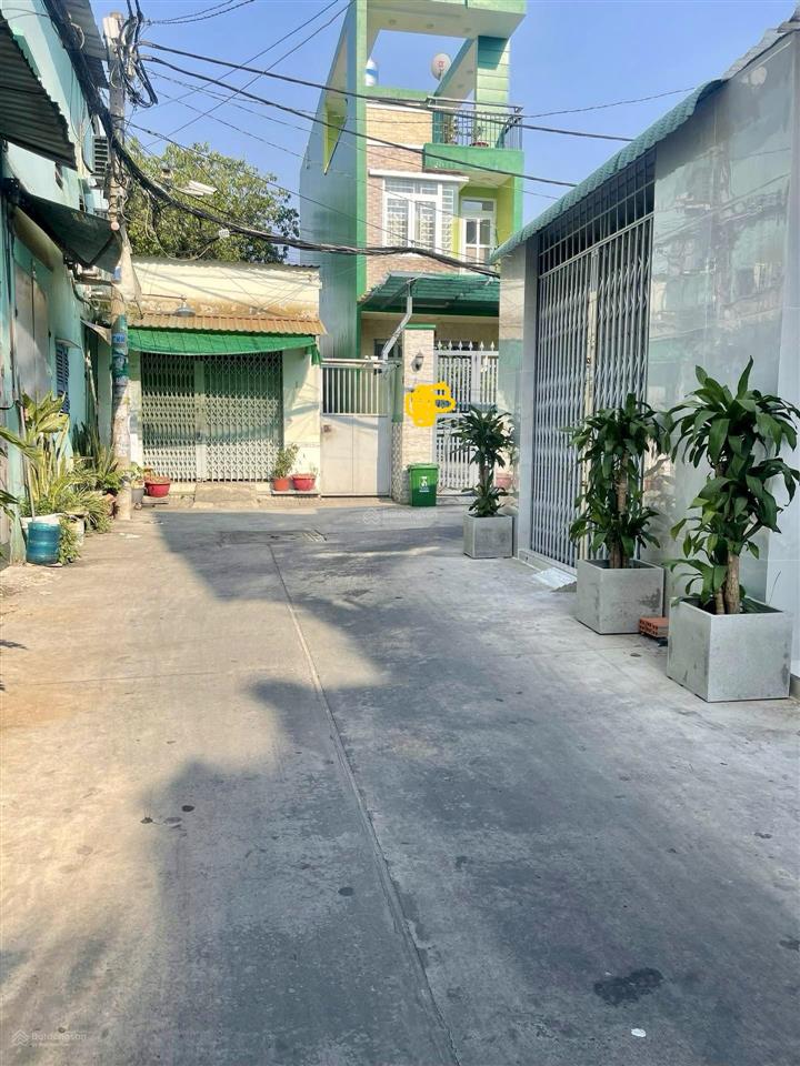 Không có căn thứ 2  lũy bán bích  tân phú  hẻm xe hơi (xe hơi vào nhà)  80m2 4 x 20m