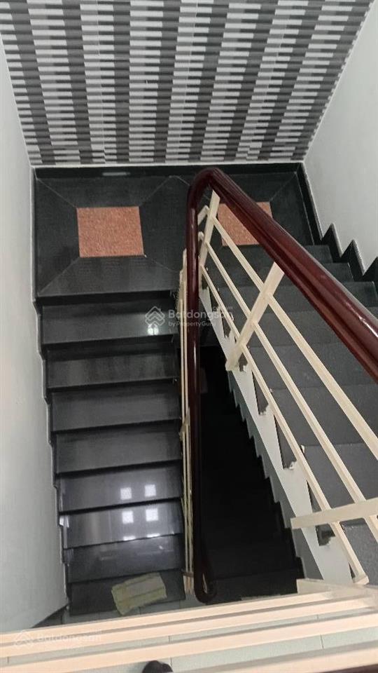 Lạc long quân  phường 10  tân bình  60m2 [4 x 15m]  4 tầng kiên cố  hxh thông  8 tỷ