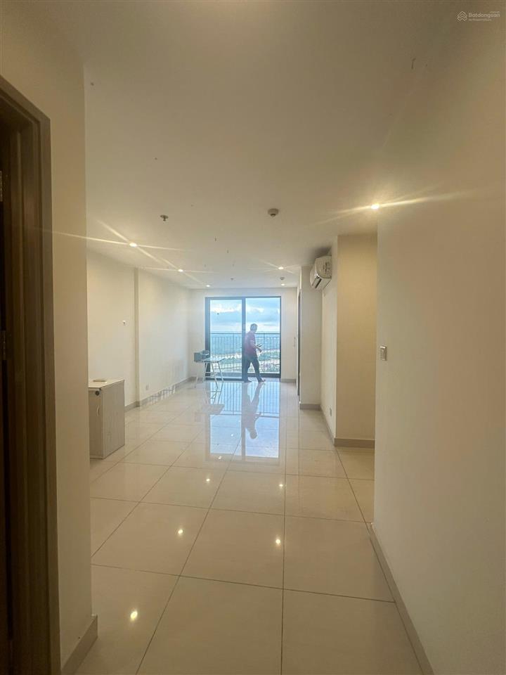 Quá rẻ  căn 2 phòng ngủ vinhomes quận 9 diện tích lớn 68m2, giá chỉ 2,65 tỷ  view sông, hướng đn.