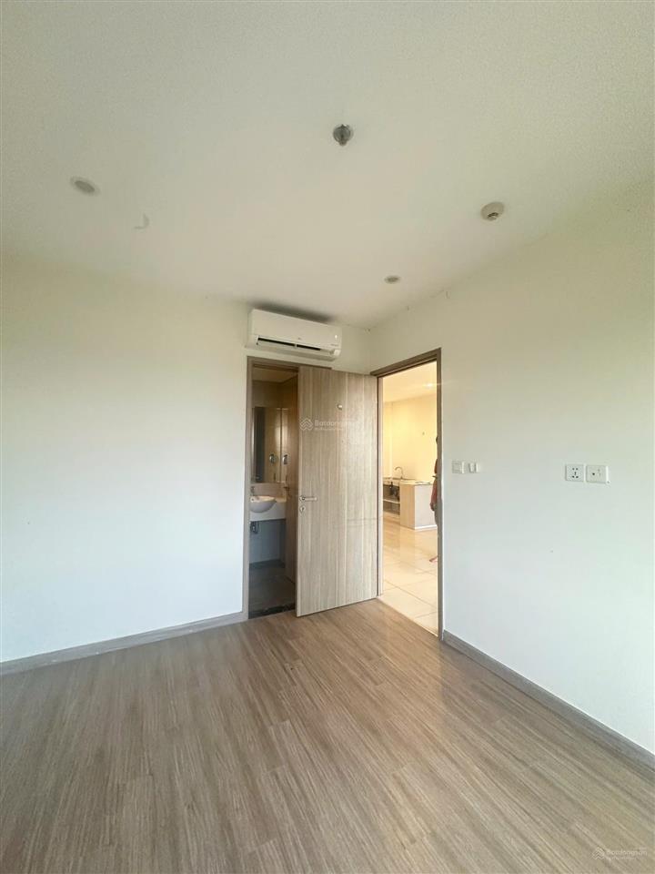 Quá rẻ  căn 2 phòng ngủ vinhomes quận 9 diện tích lớn 68m2, giá chỉ 2,65 tỷ  view sông, hướng đn.