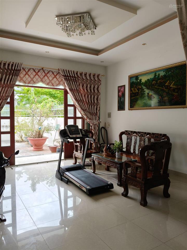 Chính chủ bán nhà phố, 7m wmặt tiền. 01 trệt, 2 lầu, 06 pn, 5 phòng tắm, phường long hương, tp hcm