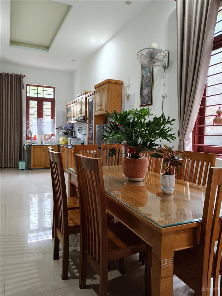 Chính chủ bán nhà phố, 7m wmặt tiền. 01 trệt, 2 lầu, 06 pn, 5 phòng tắm, phường long hương, tp hcm