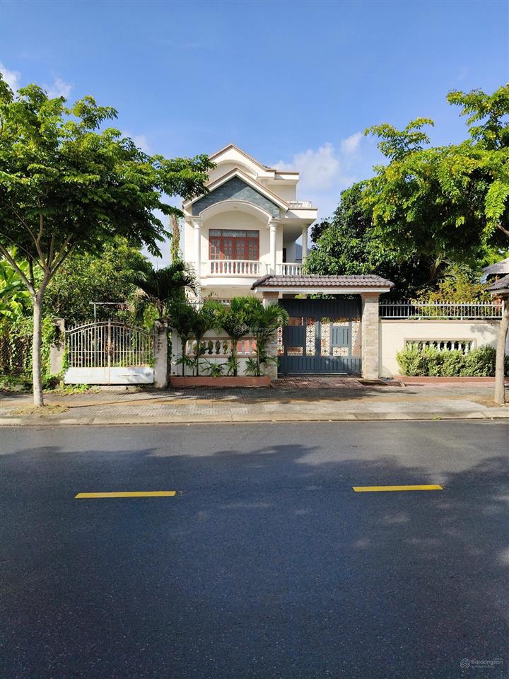 Chính chủ bán nhà phố, 7m wmặt tiền. 01 trệt, 2 lầu, 06 pn, 5 phòng tắm, phường long hương, tp hcm