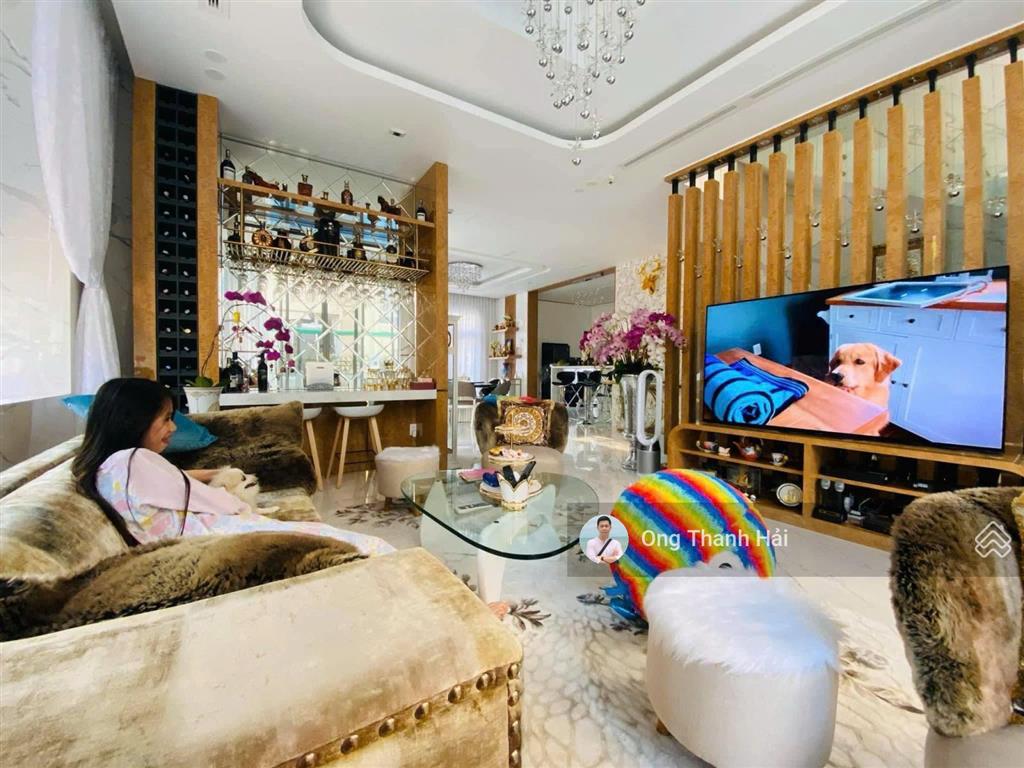 Cho thuê biệt thự đơn lập đường 17, có hồ bơi, ngang 17,1m (273,6m2) có 5 phòng, tiện kinh doanh, ở