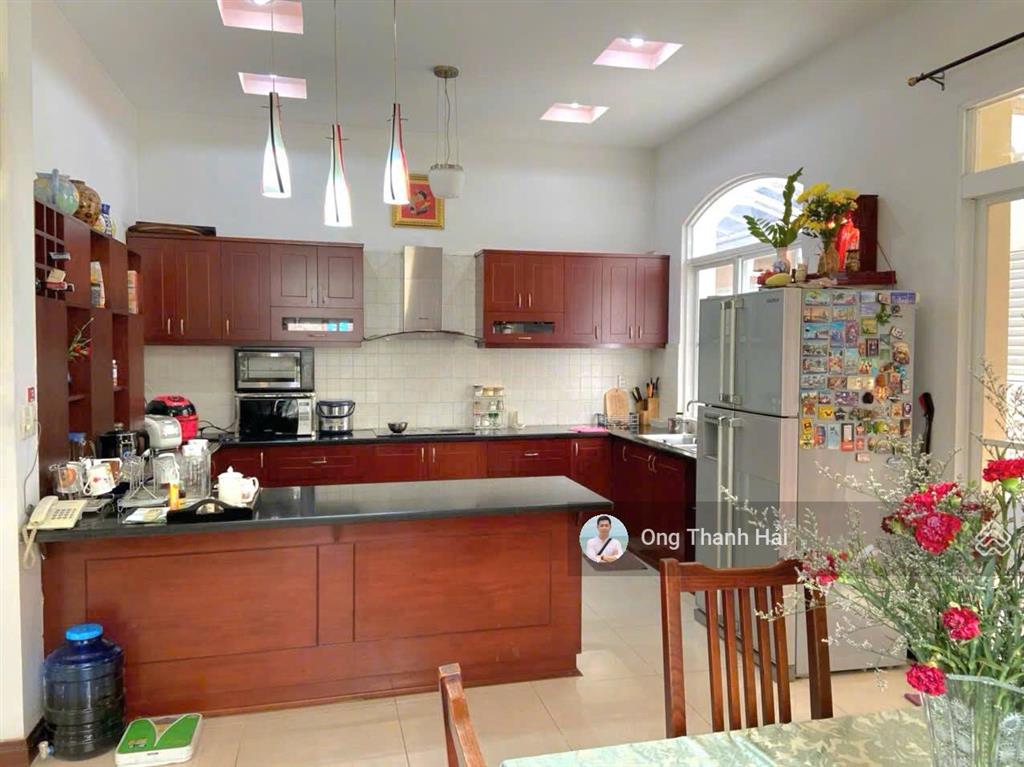 Cho thuê biệt thự góc công viên sát bên trường quốc tế canada, dt 180m2 (9x20m) 3pn, hướng đông nam