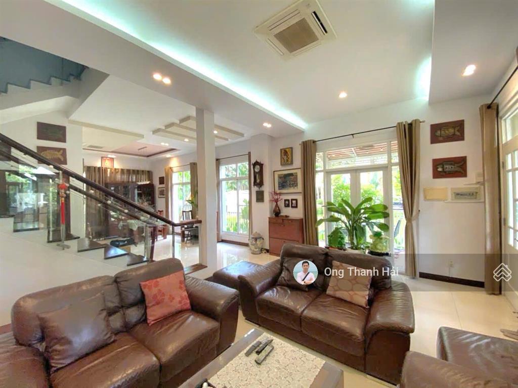 Cho thuê biệt thự góc công viên sát bên trường quốc tế canada, dt 180m2 (9x20m) 3pn, hướng đông nam